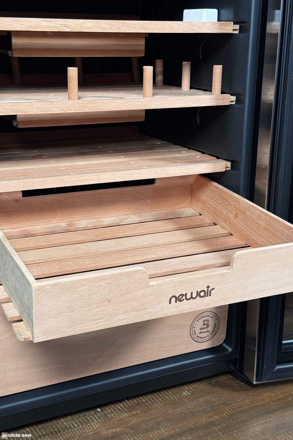 NewAir x Boveda NCH500SSB0 humidor upper drawer empty