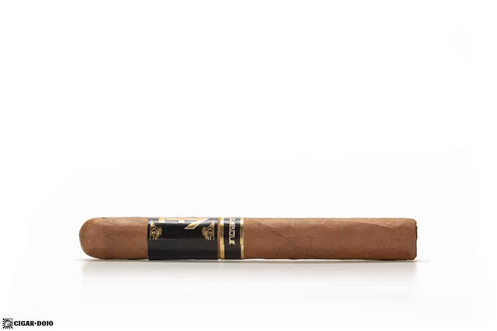 Powstanie Connecticut Justice cigar side view