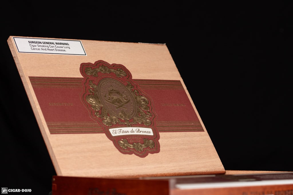 El Titan de Bronze Redemption Corona box interior vista