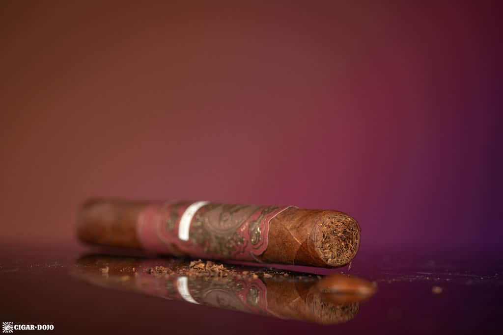 El Titan de Bronze Redemption Corona cigar head cut cap