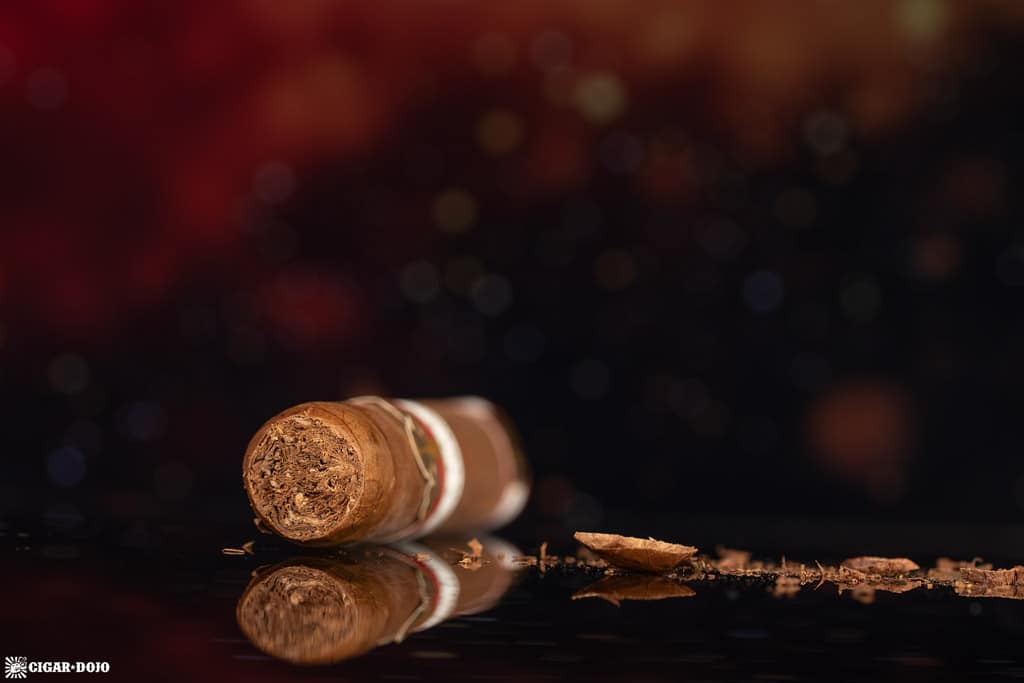 Crowned Heads Coroneta Habano Earl cigar head cut cap