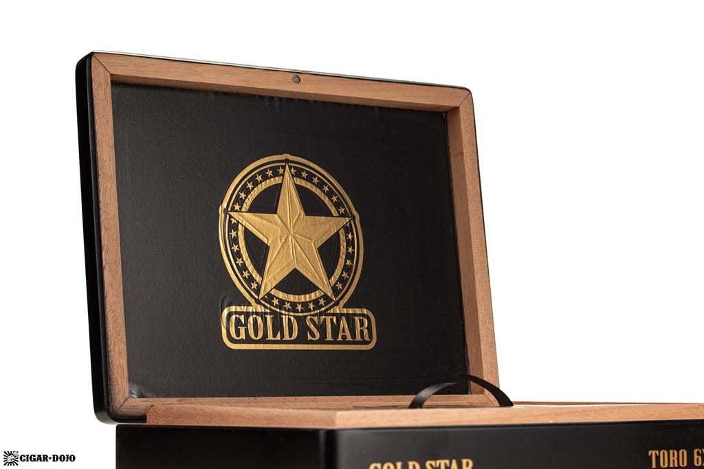 United-Gold-Star-Toro-box-lid-open United Gold Star Toro cigar box lid open