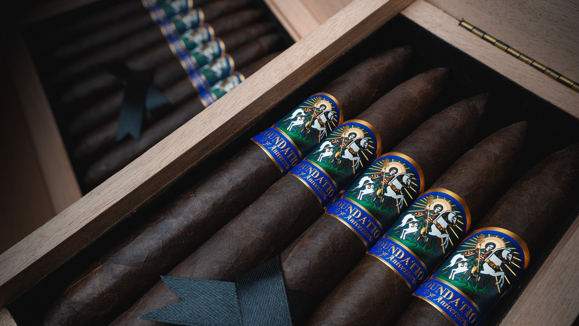 Foundation 10-Year Aniversario cigar featured