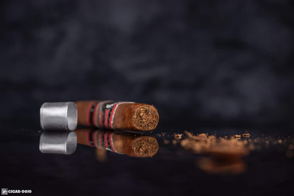 Espinosa Knuckle Sandwich Puro Nicaragua Robusto cigar head cut cap