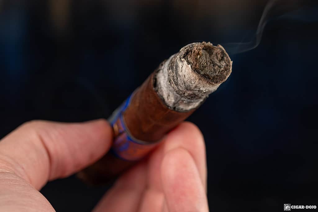 Foundation 10 Year Aniversario cigar ash