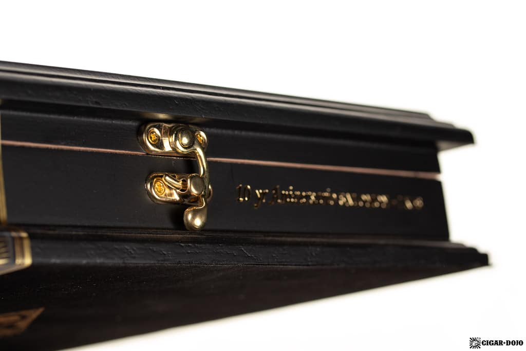 Foundation 10 Year Aniversario cigar box clasp