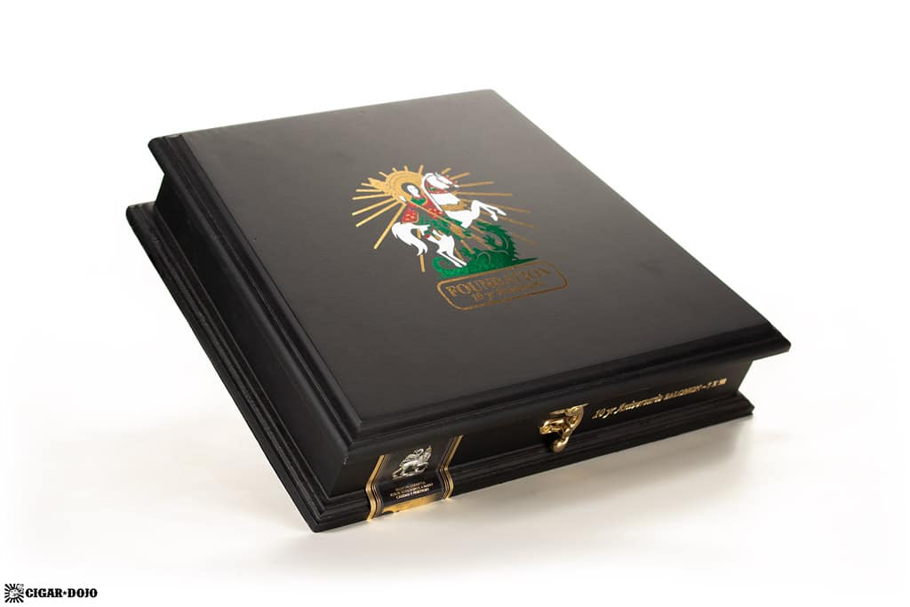 Foundation 10 Year Aniversario cigar box closed