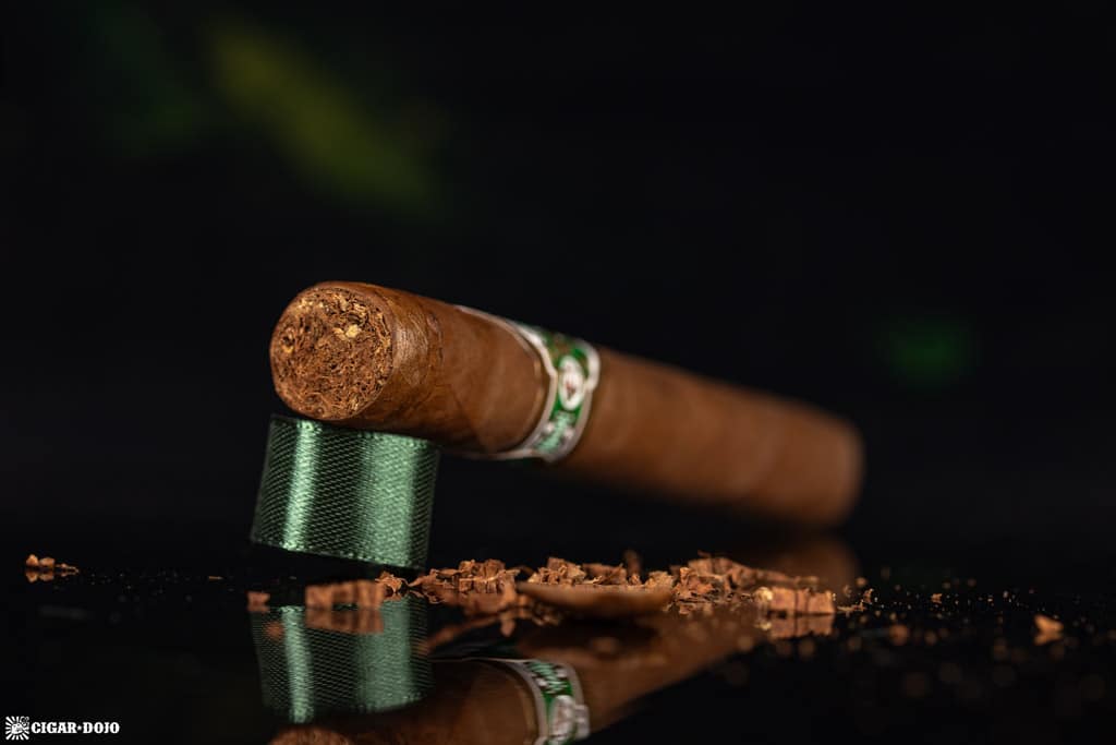 Espinosa Laranja Reserva Hybrid Toro cigar head cut cap