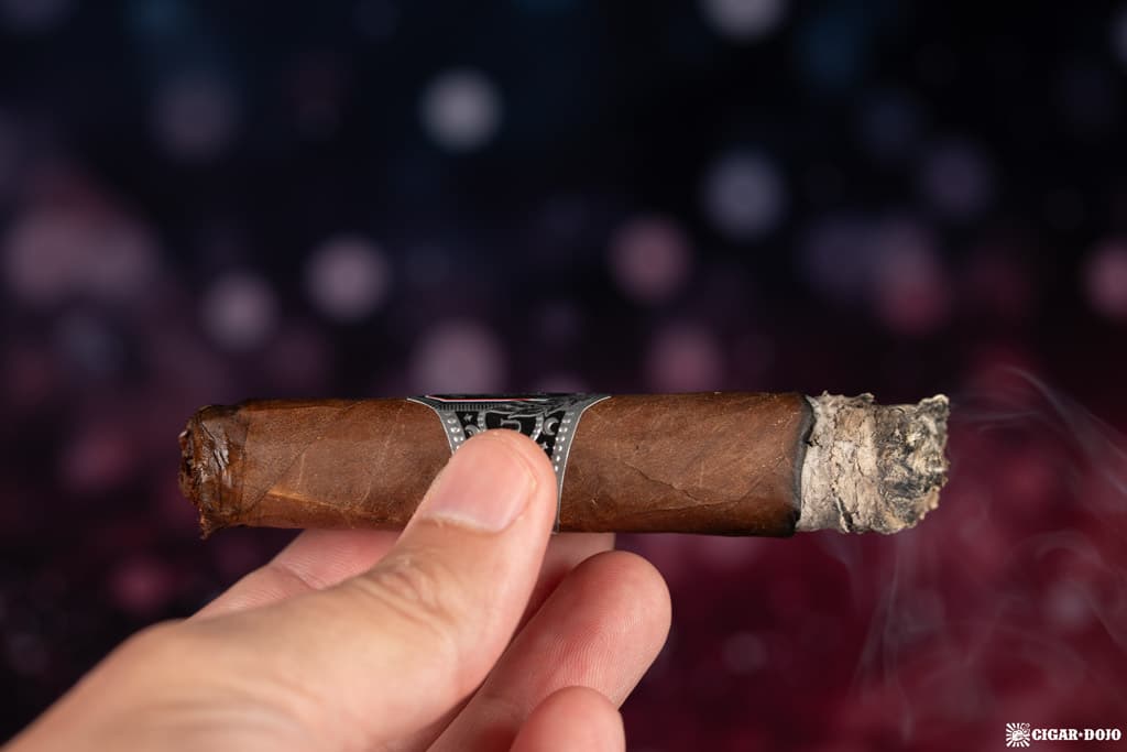 Drew Estate Undercrown El Tigre Dominicano Toro cigar ash