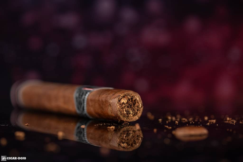 Drew Estate Undercrown El Tigre Dominicano Toro cigar head cut cap