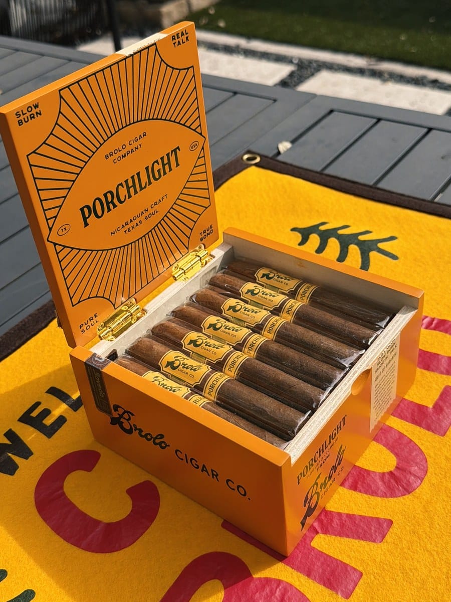 Open 20-count box of Brolo Porchlight cigars
